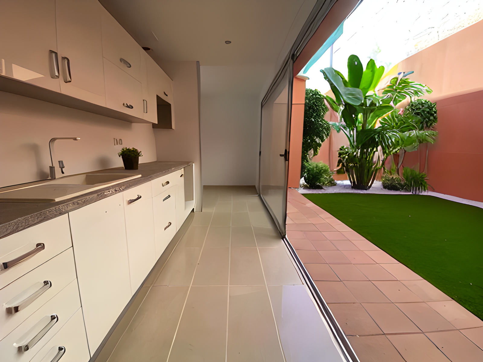 ¡Apartamento soleado con terraza y jardín en Tenerife!