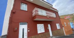 ¡Espectacular casa con vistas al mar en Icod de los Vinos, Tenerife: ¡Inversión perfecta!