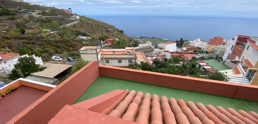 ¡Espectacular casa con vistas al mar en Icod de los Vinos, Tenerife: ¡Inversión perfecta!