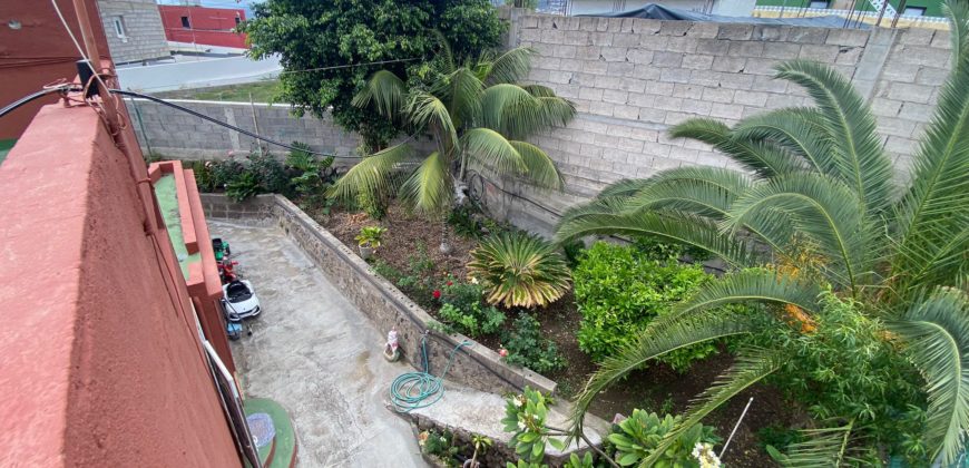 ¡Espectacular casa con vistas al mar en Icod de los Vinos, Tenerife: ¡Inversión perfecta!