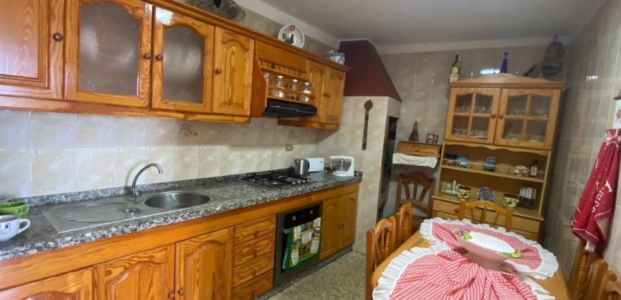 ¡Espectacular casa con vistas al mar en Icod de los Vinos, Tenerife: ¡Inversión perfecta!