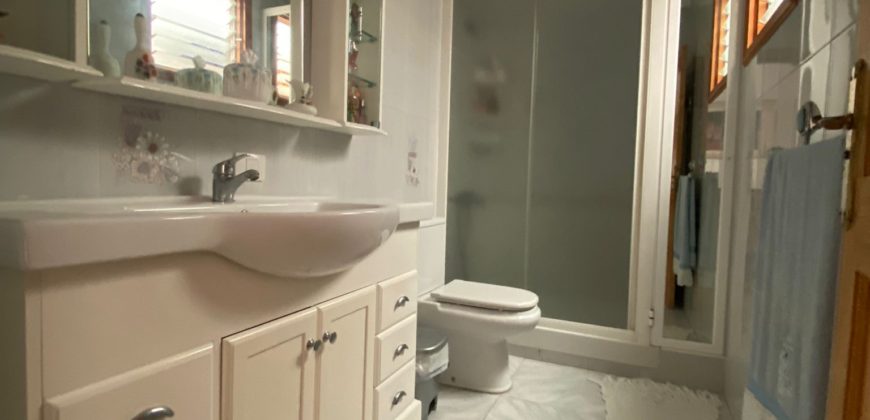 ¡Espectacular casa con vistas al mar en Icod de los Vinos, Tenerife: ¡Inversión perfecta!