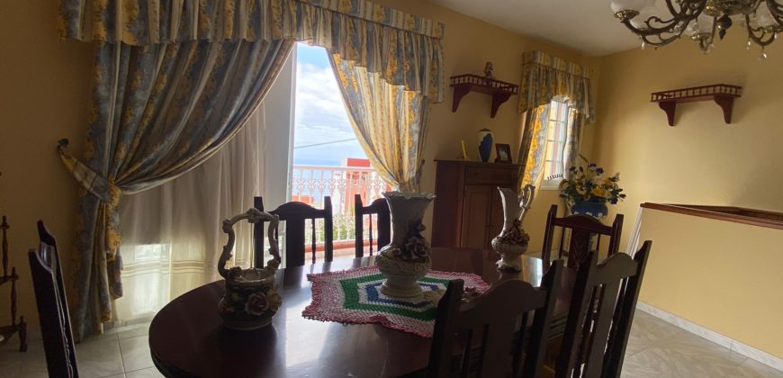 ¡Espectacular casa con vistas al mar en Icod de los Vinos, Tenerife: ¡Inversión perfecta!