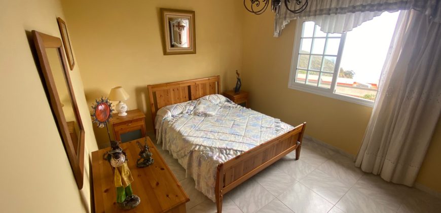 ¡Espectacular casa con vistas al mar en Icod de los Vinos, Tenerife: ¡Inversión perfecta!