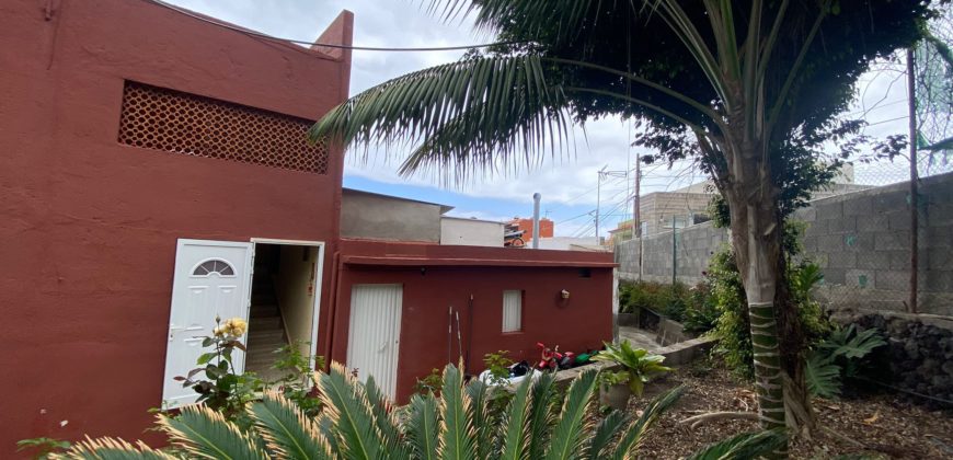 ¡Espectacular casa con vistas al mar en Icod de los Vinos, Tenerife: ¡Inversión perfecta!