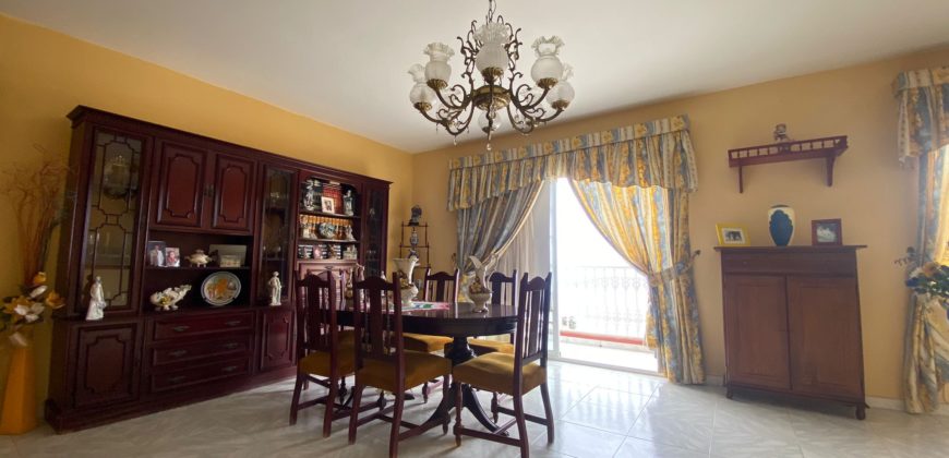 ¡Espectacular casa con vistas al mar en Icod de los Vinos, Tenerife: ¡Inversión perfecta!