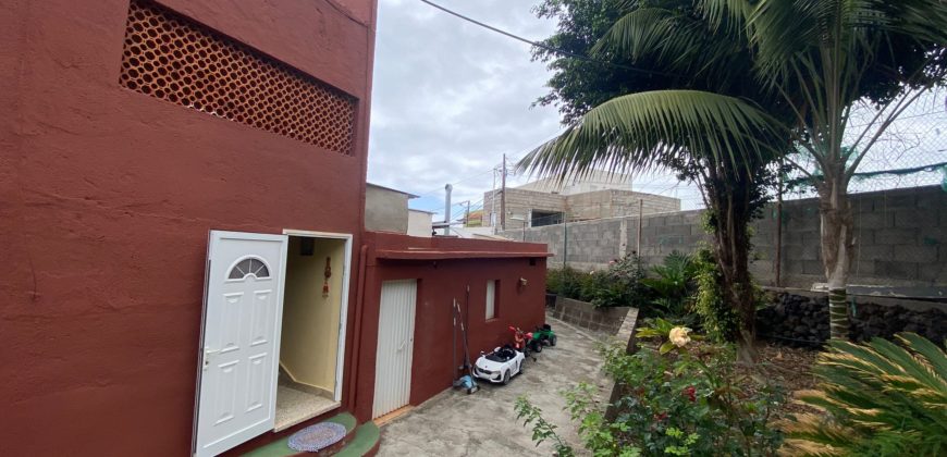 ¡Espectacular casa con vistas al mar en Icod de los Vinos, Tenerife: ¡Inversión perfecta!