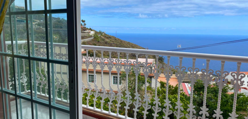 ¡Espectacular casa con vistas al mar en Icod de los Vinos, Tenerife: ¡Inversión perfecta!