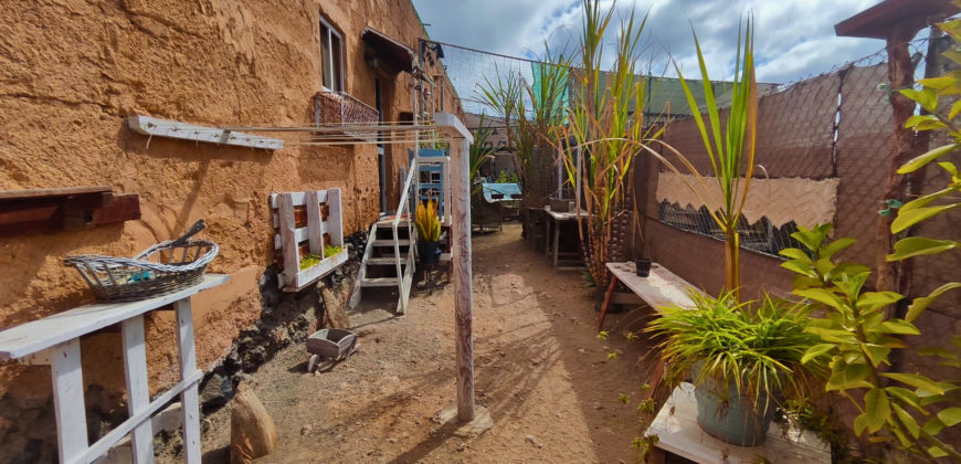 Dom z dużą działką rustykalną o powierzchni 150 000 m²