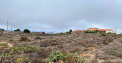 Excelente parcela rústica de 26.767m2 con 2 tanques de agua y cuarto de apero