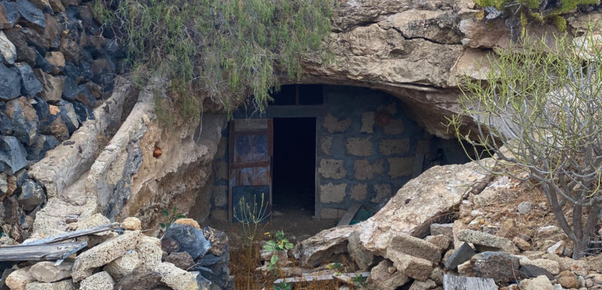 Dom z dużą działką rustykalną o powierzchni 150 000 m²