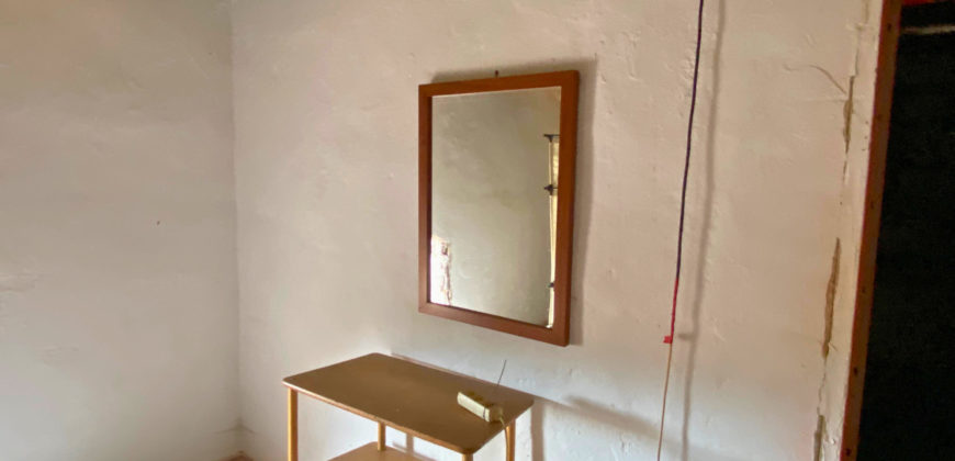 Increíble parcela con dos construcciones para reformar con vistas a las montañas y al mar.