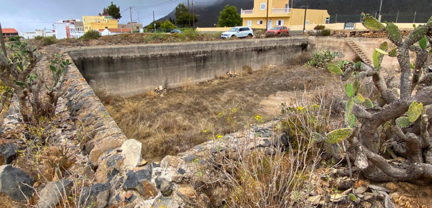 Excelente parcela rústica de 26.767m2 con 2 tanques de agua y cuarto de apero