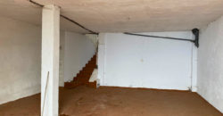 A house with a garden and a restaurant with panoramic views of the ocean and the city.