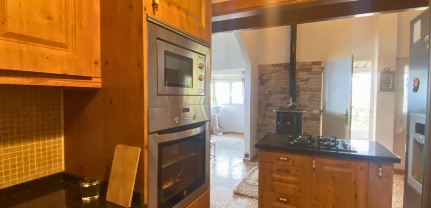 A house with a garden and a restaurant with panoramic views of the ocean and the city.