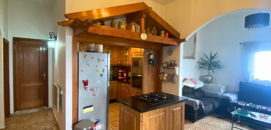 A house with a garden and a restaurant with panoramic views of the ocean and the city.