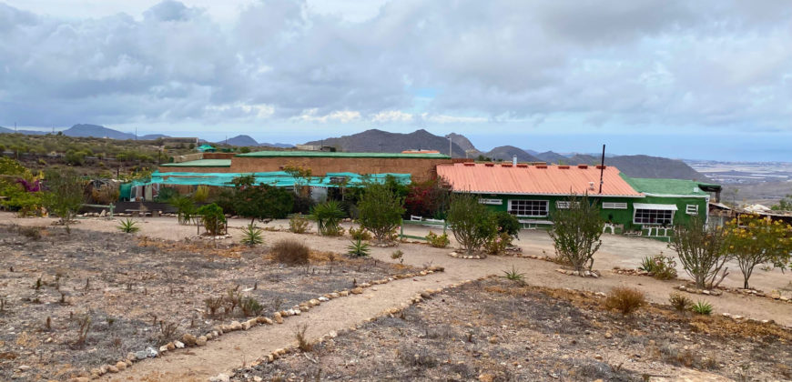 Protegido: Dom z działką inwestycyjną o powierzchnii 150.000 m2 w Chayofa