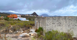 Increíble parcela con dos construcciones para reformar con vistas a las montañas y al mar.