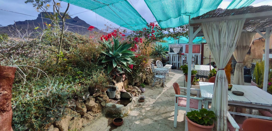 Dom z dużą działką rustykalną o powierzchni 150 000 m²