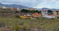 Increíble parcela con dos construcciones para reformar con vistas a las montañas y al mar.