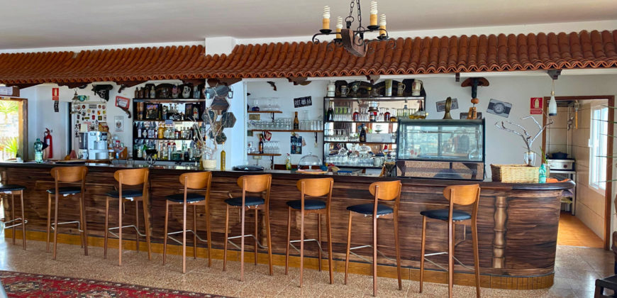 A house with a garden and a restaurant with panoramic views of the ocean and the city.