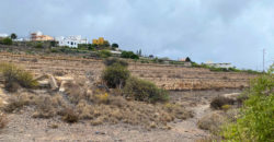 Excelente parcela rústica de 26.767m2 con 2 tanques de agua y cuarto de apero