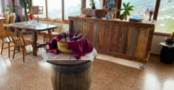 A house with a garden and a restaurant with panoramic views of the ocean and the city.