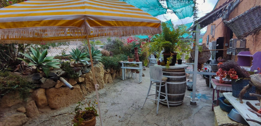 Dom z dużą działką rustykalną o powierzchni 150 000 m²