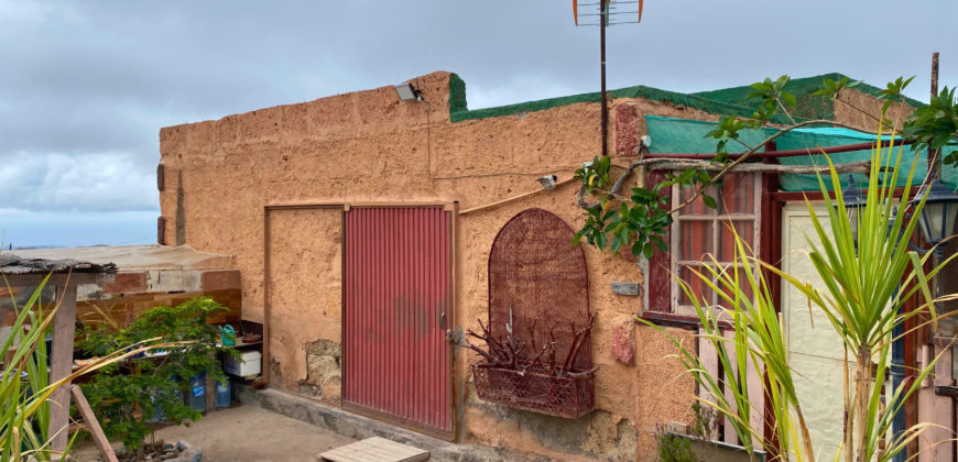 Dom z dużą działką rustykalną o powierzchni 150 000 m²