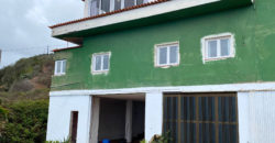 A house with a garden and a restaurant with panoramic views of the ocean and the city.