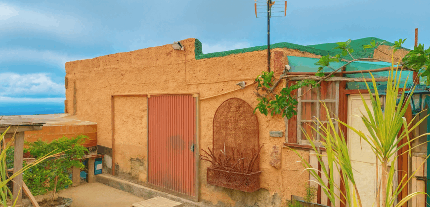 Dom z dużą działką rustykalną o powierzchni 150 000 m²