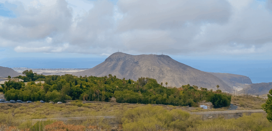 Dom z dużą działką rustykalną o powierzchni 150 000 m²