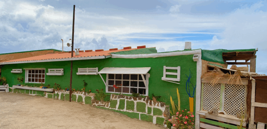 Dom z dużą działką rustykalną o powierzchni 150 000 m²