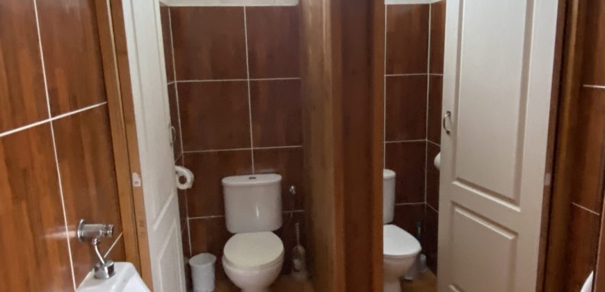 A house with a garden and a restaurant with panoramic views of the ocean and the city.