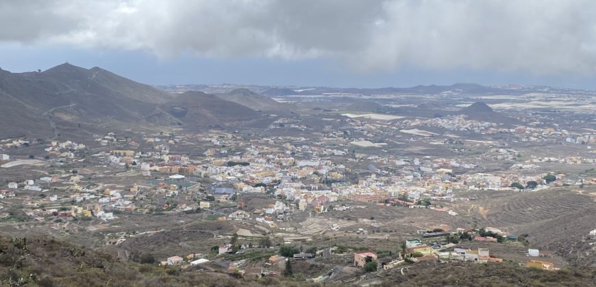 Parcela agrícola con vistas espectaculares en las montañas