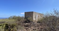 Increíble parcela con dos construcciones para reformar con vistas a las montañas y al mar.