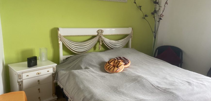 A house with a garden and a restaurant with panoramic views of the ocean and the city.