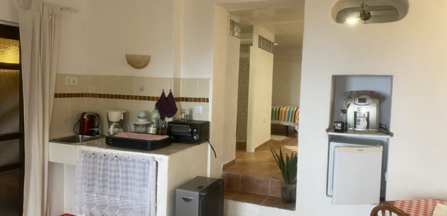 A house with a garden and a restaurant with panoramic views of the ocean and the city.