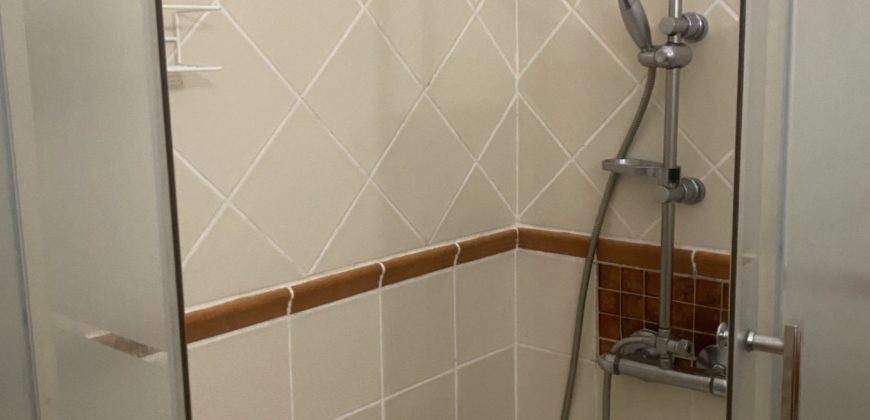 A house with a garden and a restaurant with panoramic views of the ocean and the city.