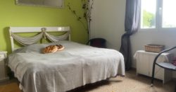 A house with a garden and a restaurant with panoramic views of the ocean and the city.