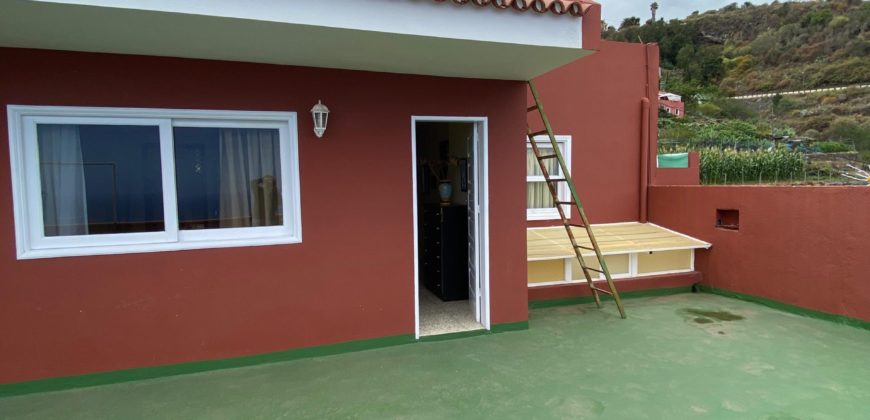 ¡Espectacular casa con vistas al mar en Icod de los Vinos, Tenerife: ¡Inversión perfecta!