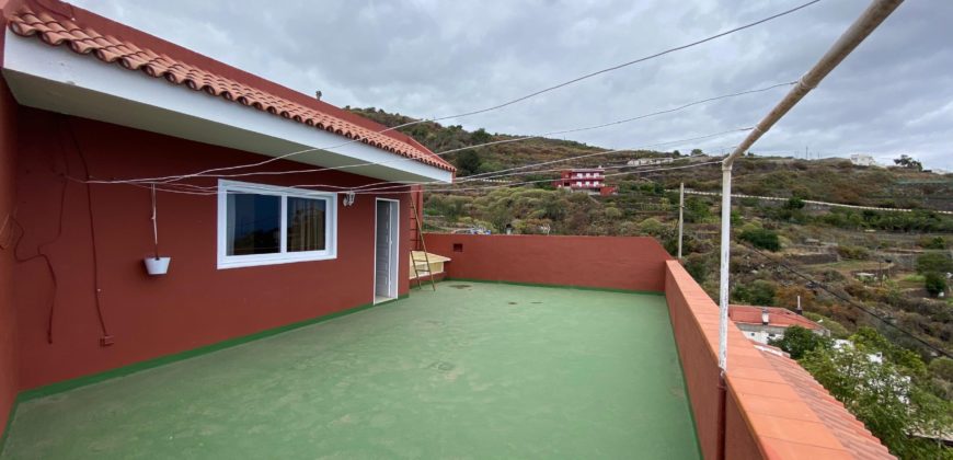 ¡Espectacular casa con vistas al mar en Icod de los Vinos, Tenerife: ¡Inversión perfecta!