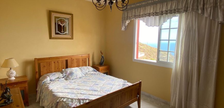 ¡Espectacular casa con vistas al mar en Icod de los Vinos, Tenerife: ¡Inversión perfecta!