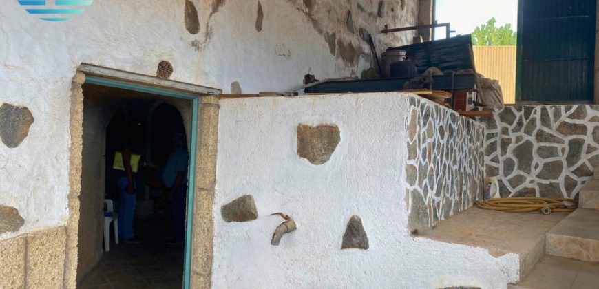 Finca Rustica z jaskiniami i zbiornikiem na wodę