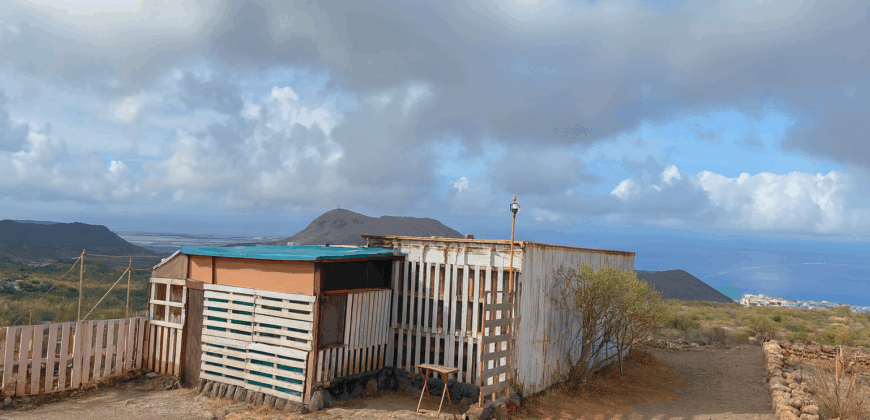 Dom z dużą działką rustykalną o powierzchni 150 000 m²