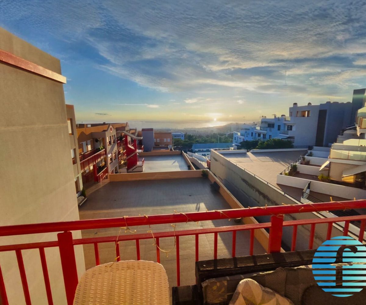 Espacioso apartamento en Miraverde- Costa Adeje con vistas al océano, cerca de playas y servicios, ideal para familias e inversores.