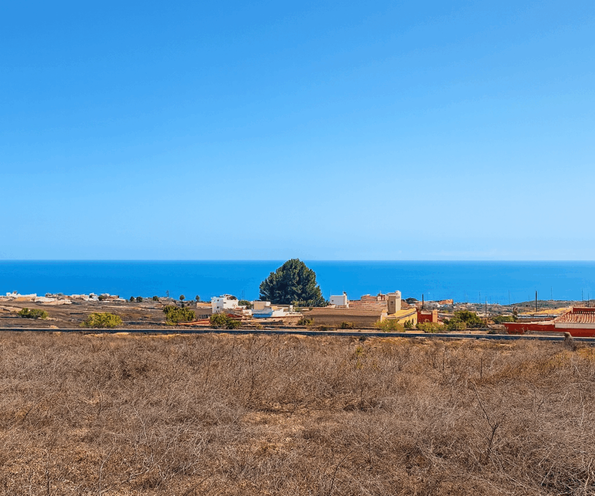 Parcela de 6781 m² con vista al océano en Charco del Pino, Tenerife