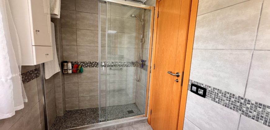 Idealny dom na wyspie – Apartament z tarasem w Torviscas Alto!