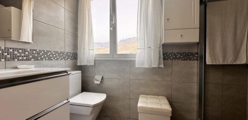 Idealny dom na wyspie – Apartament z tarasem w Torviscas Alto!