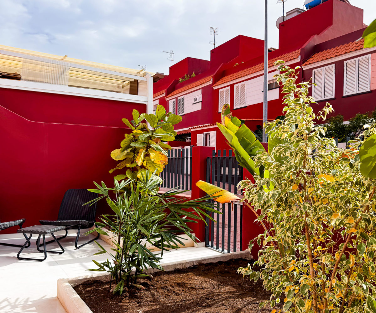 Casa adosada con jardin, completamente renovada en San Isidro